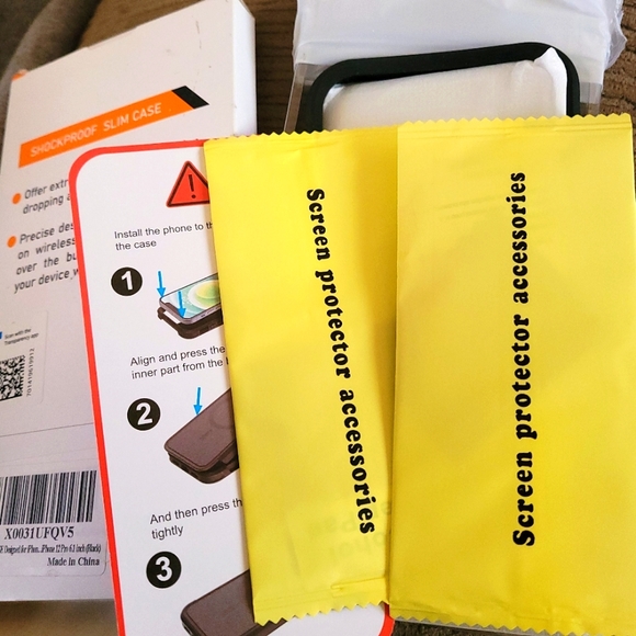 iPhone 12 Pro Black Spider Case with 2 pcs Tempered Glass - Picture 10 of 11